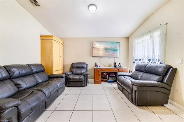 Lehigh Acres, FL 33974,328/330 GRETCHEN AVE S