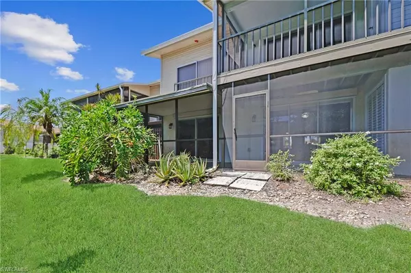 North Fort Myers, FL 33917,5705 Foxlake DR #4
