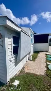 Bokeelia, FL 33922,16927 Captains DR