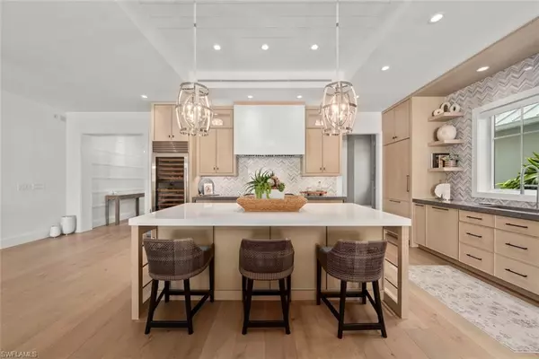 Naples, FL 34102,1432 2nd AVE S