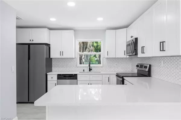 Fort Myers, FL 33905,434 Lorraine DR
