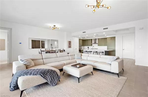 Naples, FL 34102,1125 Central AVE #463