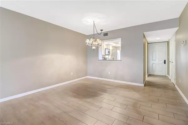 Fort Myers, FL 33907,7430 Lake Breeze DR #206