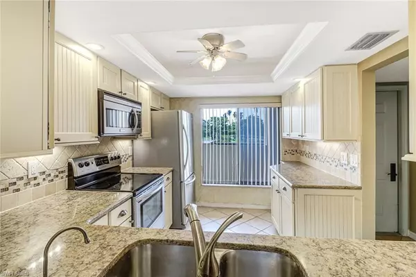 Fort Myers, FL 33907,7430 Lake Breeze DR #206