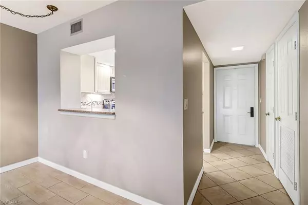 Fort Myers, FL 33907,7430 Lake Breeze DR #206