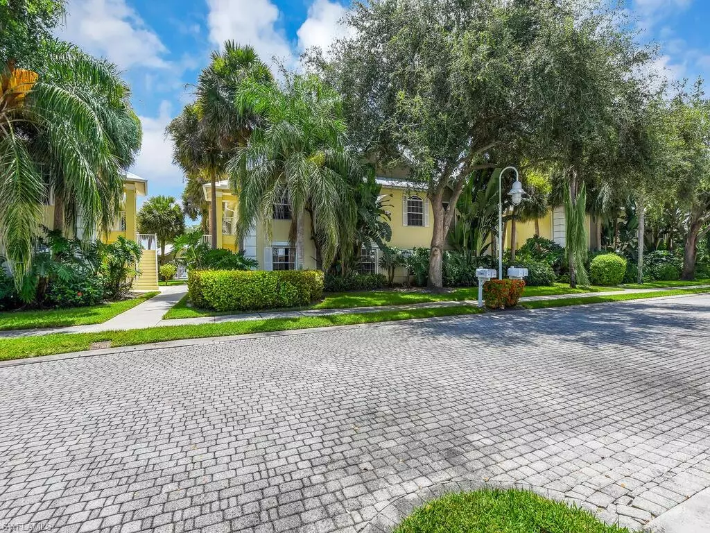 Naples, FL 34103,1240 Shady Rest LN #104