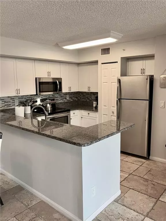 Naples, FL 34104,1185 Wildwood Lakes BLVD #7
