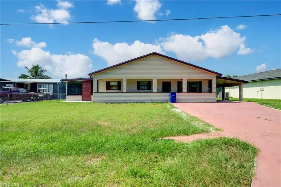 2405 Zoysia LN, North Fort Myers, FL 33917