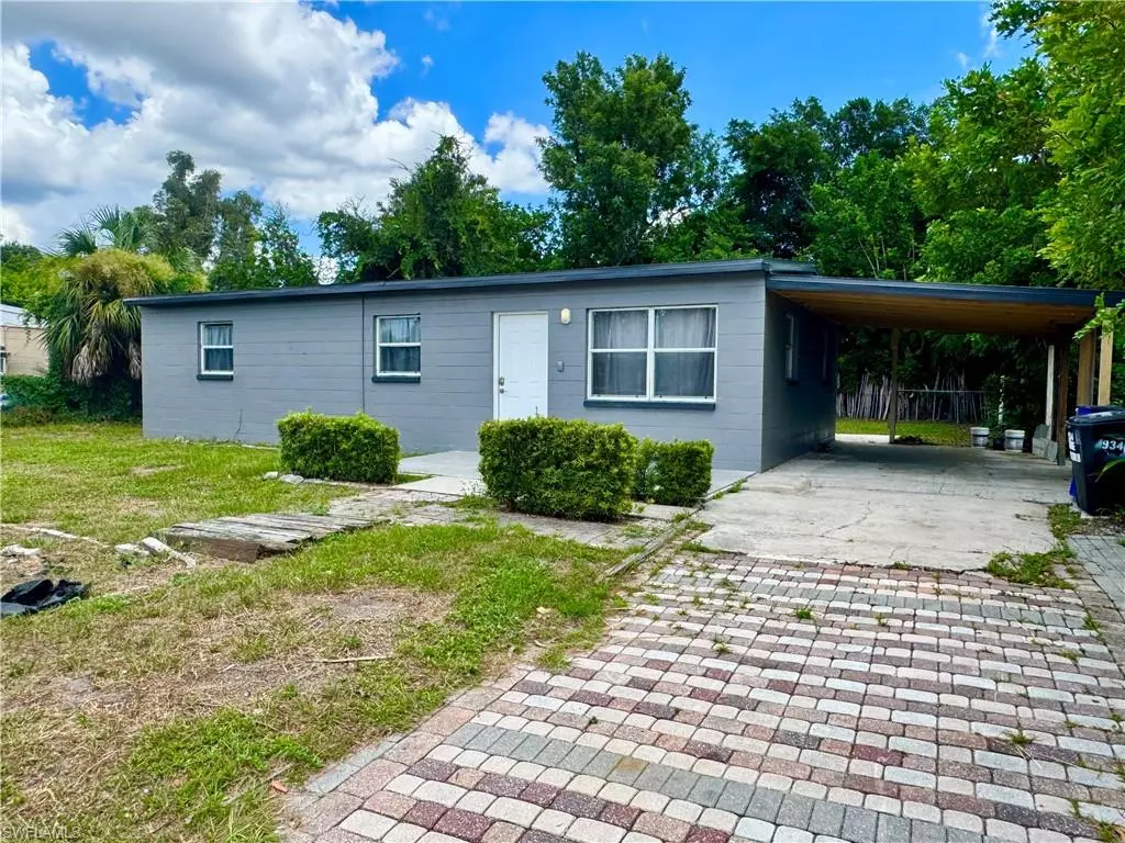North Fort Myers, FL 33903,934 Orange Blossom LN