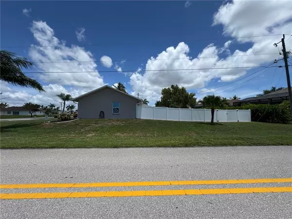 2910 Surfside BLVD, Cape Coral, FL 33914