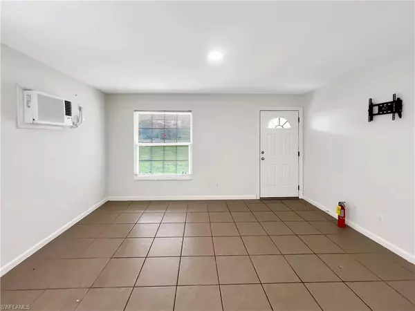 Punta Gorda, FL 33955,11594 1st AVE #3