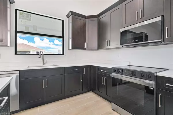 Cape Coral, FL 33909,454 NE Juanita CT