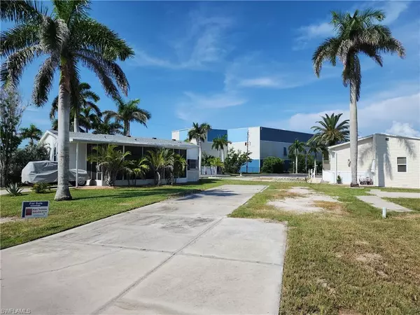Fort Myers Beach, FL 33931,112 Blackbeard WAY