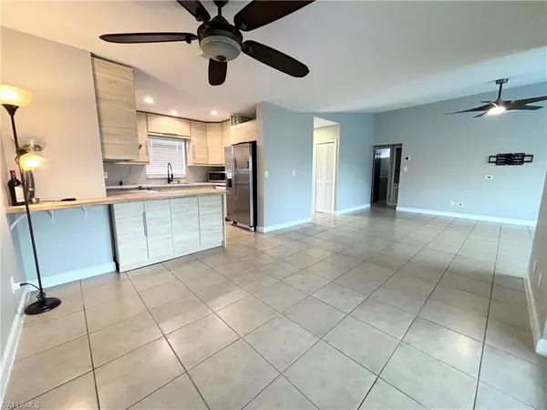 North Fort Myers, FL 33903,947 Jolly RD