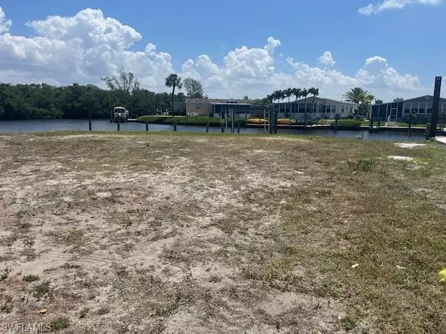 5547 Sir Walter WAY, North Fort Myers, FL 33917