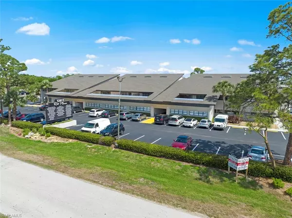 Fort Myers, FL 33907,12811 Kenwood LN #104