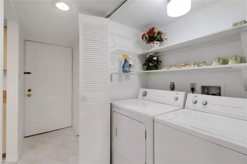 Fort Myers, FL 33901,2121 Collier AVE #305