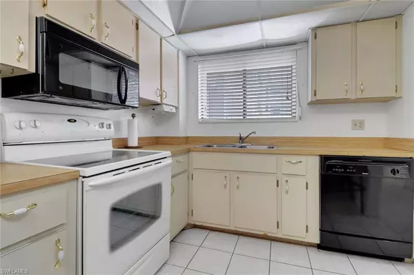 Fort Myers, FL 33901,2121 Collier AVE #305