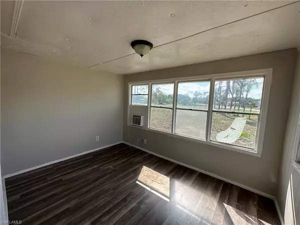 North Fort Myers, FL 33917,8086 Heck DR #1A
