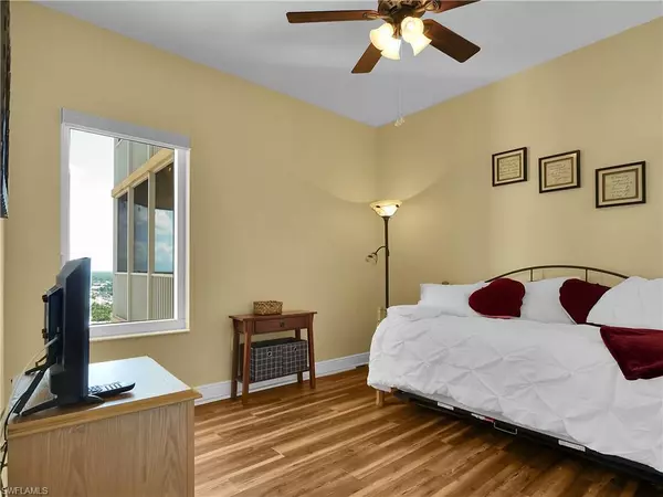 Fort Myers, FL 33916,2743 1st ST #2004