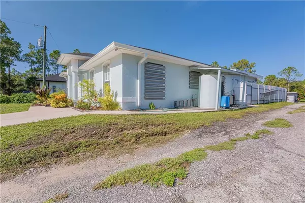 Naples, FL 34117,2335 Desoto BLVD S