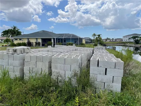 Cape Coral, FL 33914,707 SW 35th TER