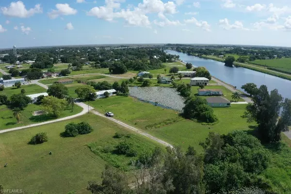 936 Meyerchick DR, Moore Haven, FL 33471