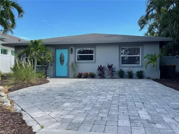 668 94th AVE N, Naples, FL 34108
