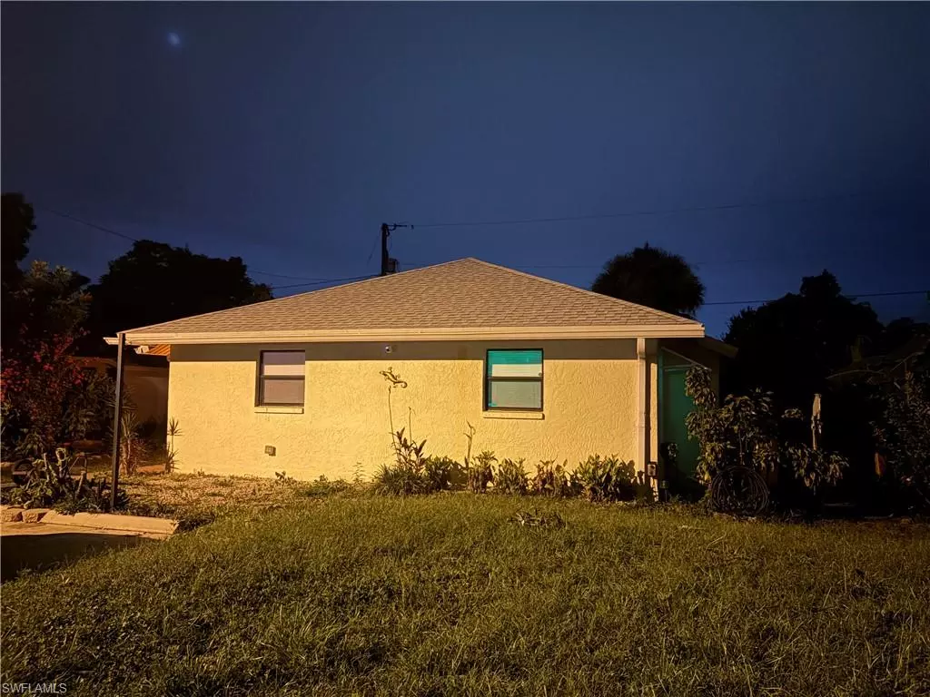 North Fort Myers, FL 33917,300-302 Hubbard AVE