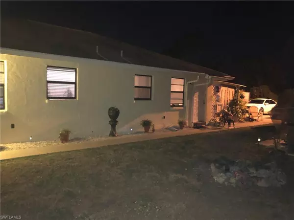 North Fort Myers, FL 33917,300-302 Hubbard AVE