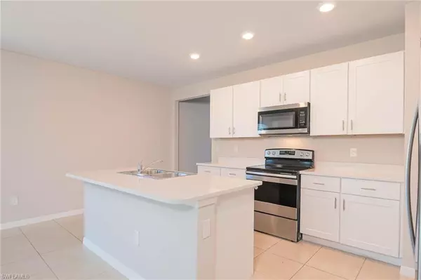 North Fort Myers, FL 33917,18517 Cronin Sand LN