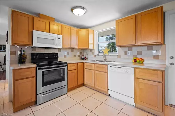 Englewood, FL 34223,231 Lakeview LN