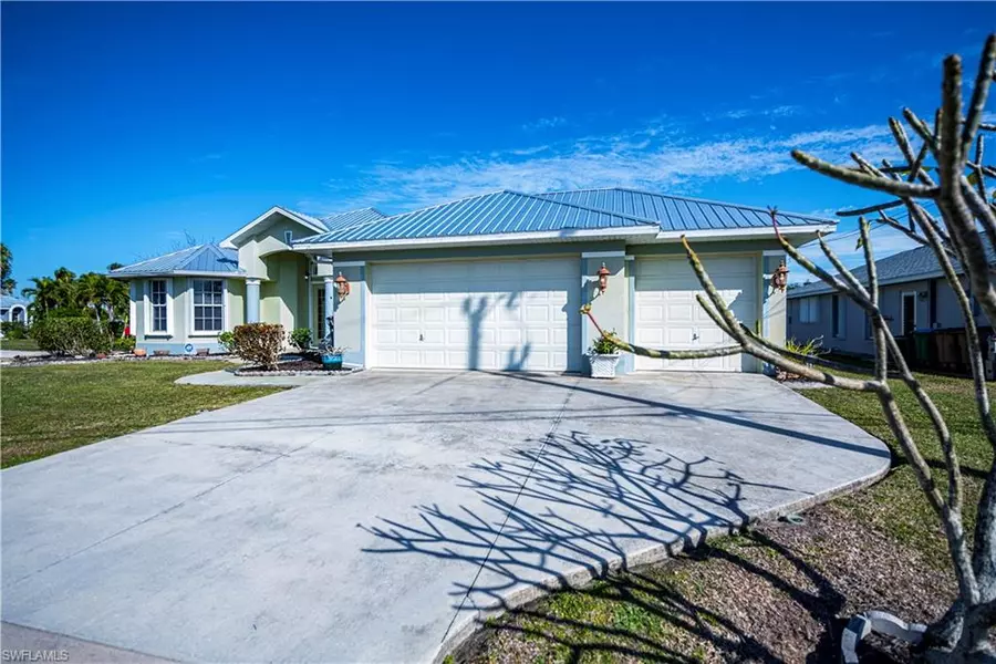 3301 SE 4th PL, Cape Coral, FL 33904