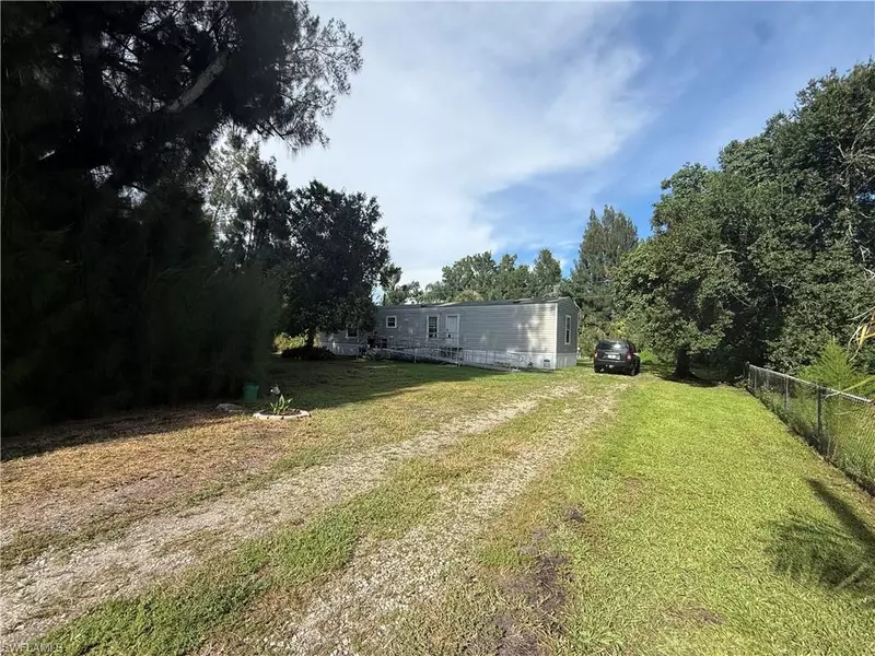 2860 Winona DR, North Fort Myers, FL 33917