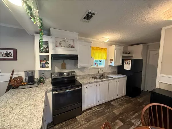 North Fort Myers, FL 33917,2860 Winona DR