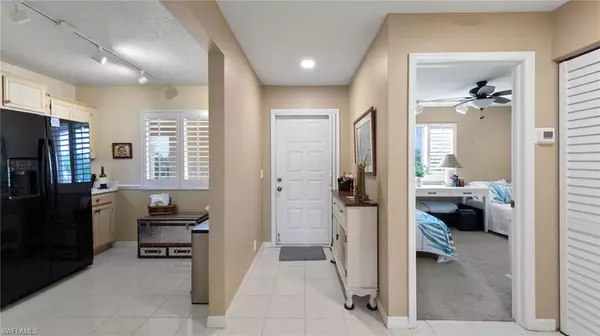 Naples, FL 34109,7848 Emerald CIR #J203