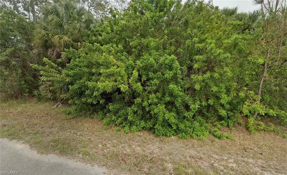 908 Glenn AVE, Lehigh Acres, FL 33972