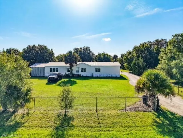 Labelle, FL 33935,1320 Seminole AVE