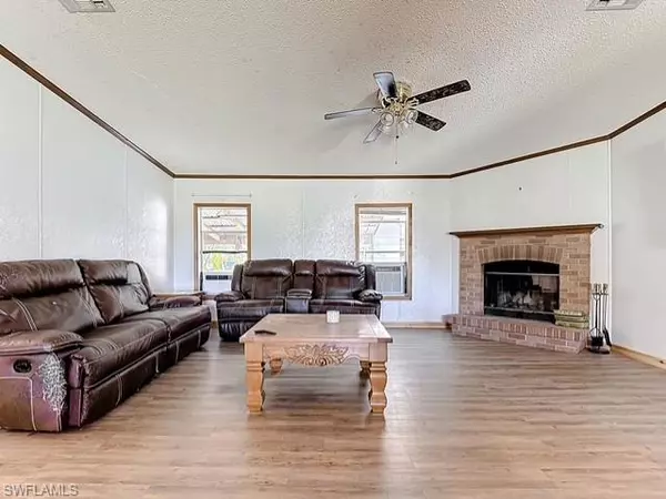 Labelle, FL 33935,1320 Seminole AVE