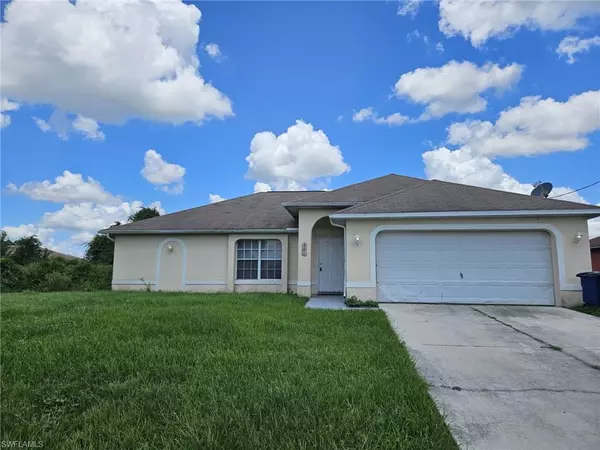 861 Chantilly ST E, Lehigh Acres, FL 33974