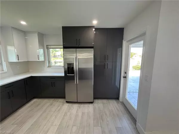 Cape Coral, FL 33990,1410-1414 SE 6th AVE #1414  LEFT SIDE