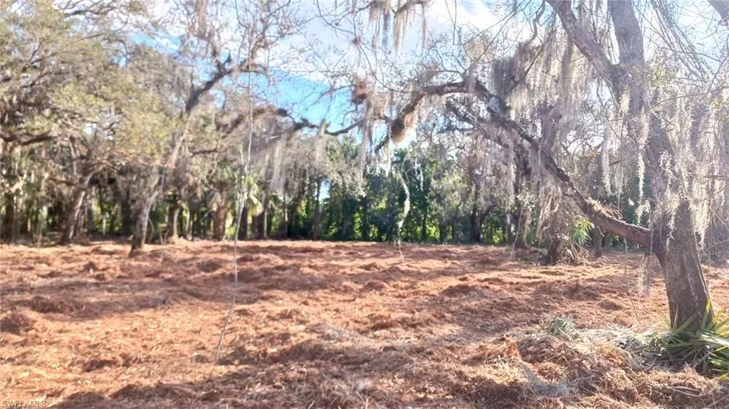 North Fort Myers, FL 33917,16470 B1 Daughtreys Creek RD