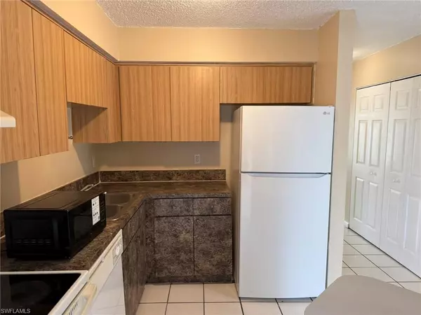 Cape Coral, FL 33991,2117 SW Santa Barbara PL #3