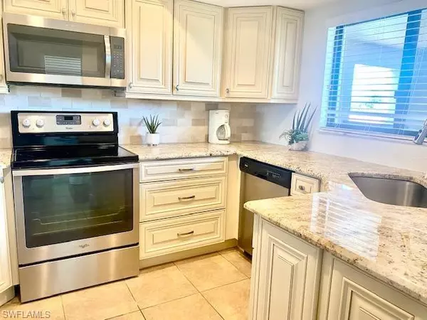 Fort Myers, FL 33919,4240 Steamboat BND #405