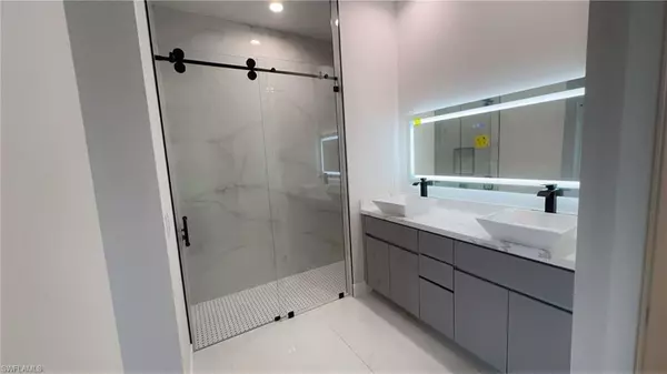 Lehigh Acres, FL 33936,309 FIFTH AVE