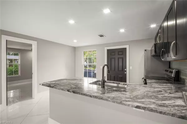 Fort Myers, FL 33907,5443 sago AVE