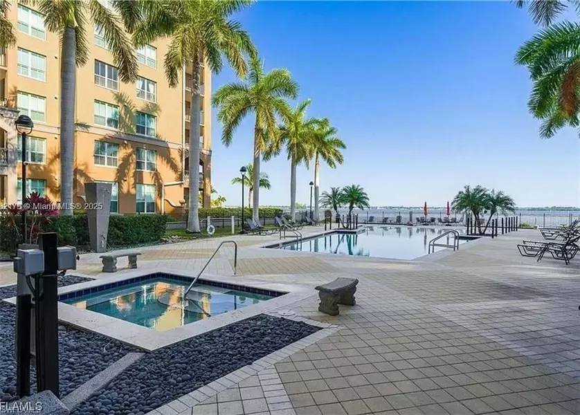 2825 Palm Beach BLVD #418, Fort Myers, FL 33916