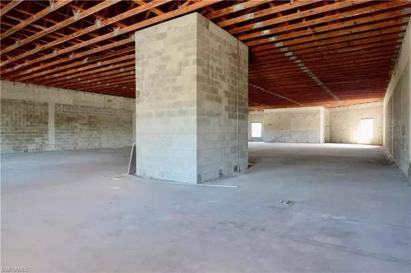 Port Charlotte, FL 33953,1032 Tamiami TRL #12