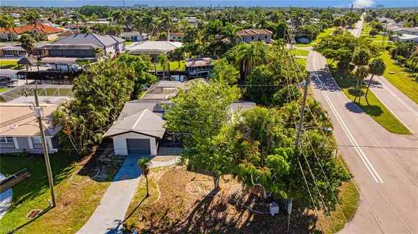 Cape Coral, FL 33904,5279 Stratford CT
