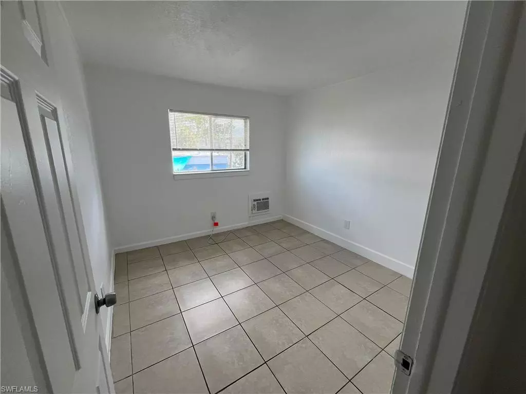 Fort Myers, FL 33901,2452 Stella ST #105